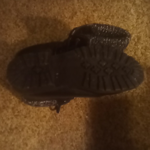 Boots - Picture 3 of 5